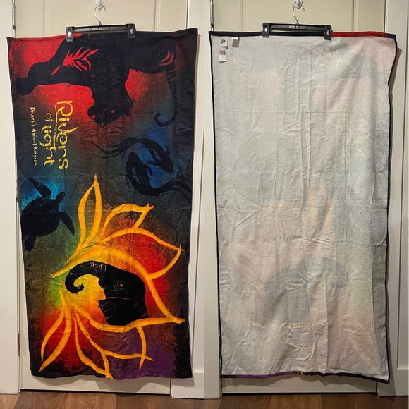 Disney Animal Kingdom River’s of Light Beach Towel - Picture 2 of 3